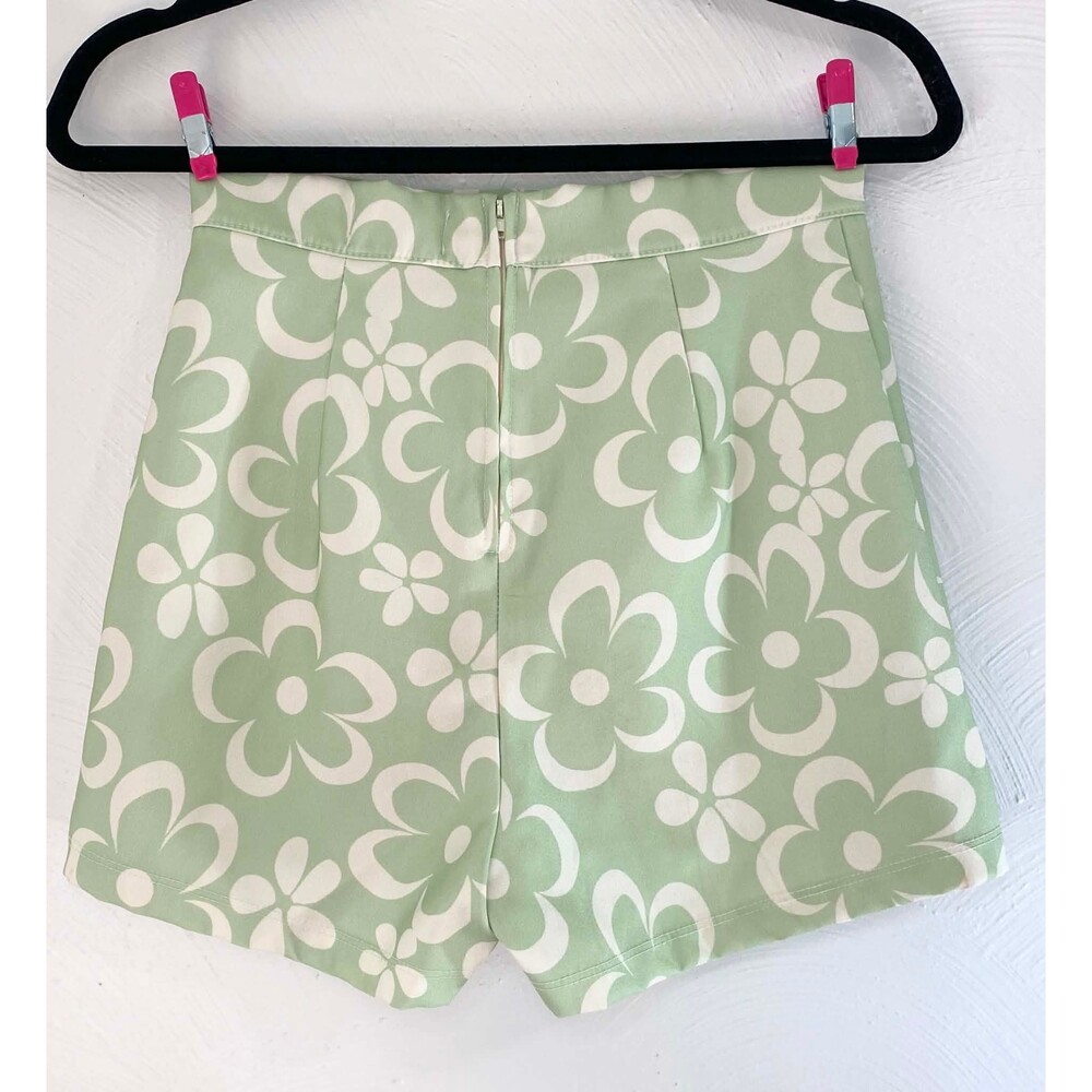 Altar’d State Women’s Small Sage Green Floral Skort - Picture 2 of 3